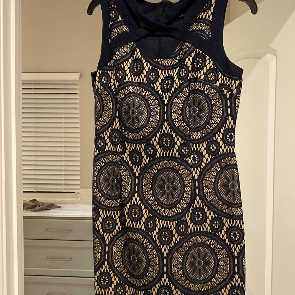 Size 8 super nice dress only wore one time but out grew lol!